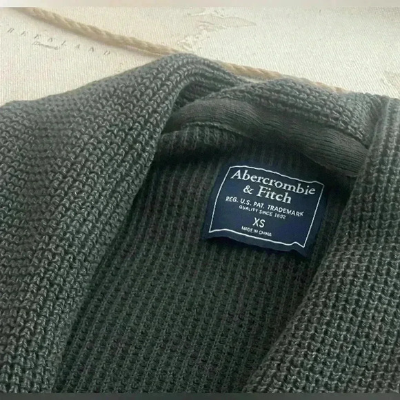 Abercrombie & Fitch XS Shawl Collar Cardigan Olive - Picture 4 of 5